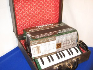 Malysch Russian Folk Accordion with piano keys